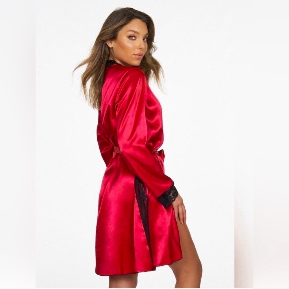 NWT Frederick’s of Hollywood Aspen Mae Red & Black Satin & Lace V-Day Robe, S